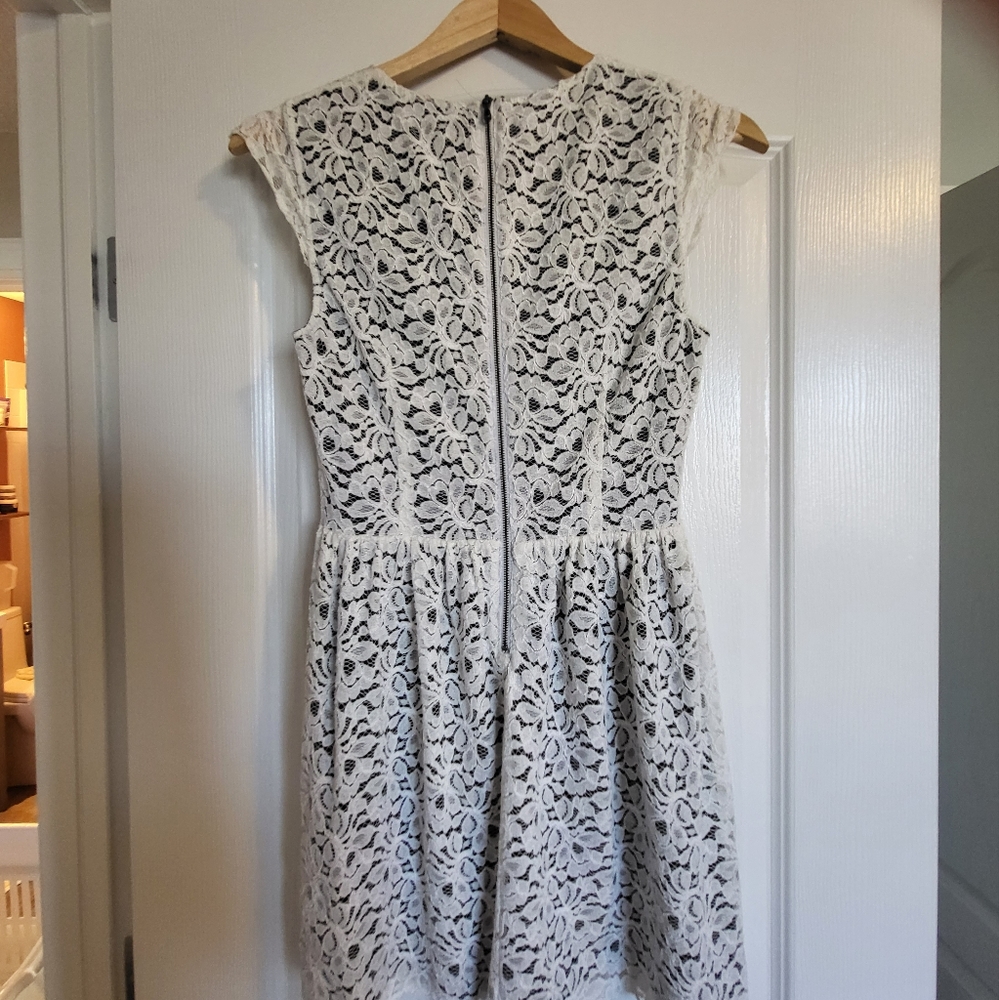 Talula Lace Dress - Picture 2 of 3